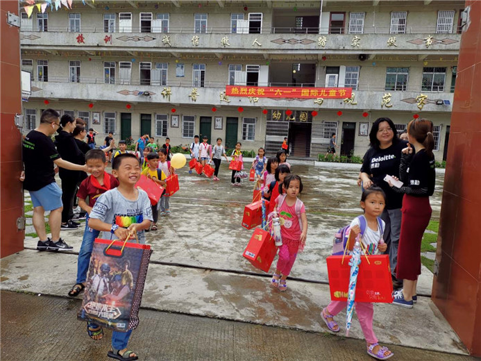 �õ����ѱ��ɵ�С����ϲЦ�տ�