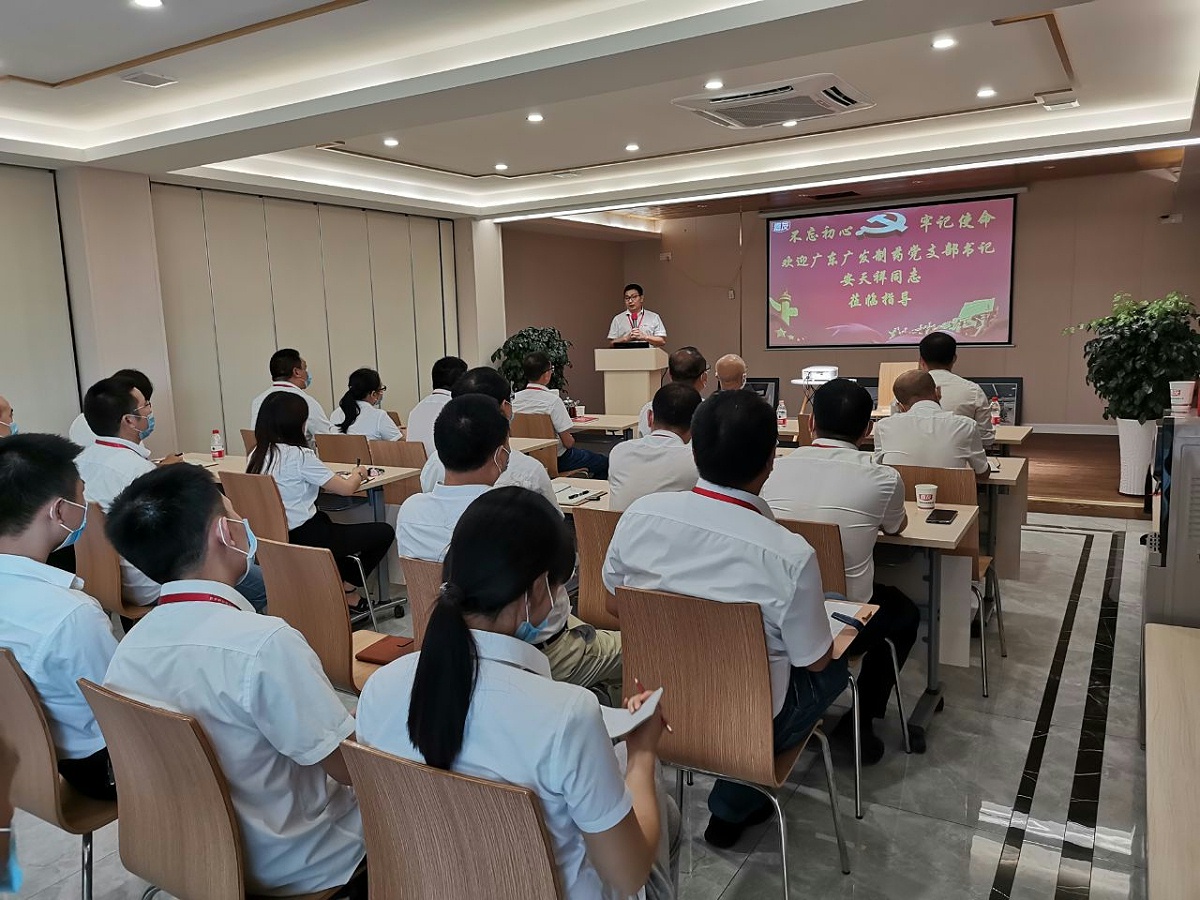 ������ͬ־չ���Ľ���֪ʶ����